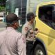 Polisi Putar Balik 21 Kendaraan Pemudik Saat Lintasi Perbatasan Situbondo