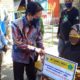SALURKAN - Plt Bupati Sidoarjo, Nur Ahmad Syaifuddin menyerahkan Bantuan Langsung Tunai (BLT) senilai Rp 600.000 per bulan untuk 80 warga Desa Janti, Kecamatan Waru, Sidoarjo, Kamis (14/5/2020)