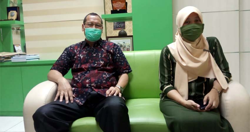 Kepala Dinas Kesehatan Bangkalan, Sudiyo bersama Kabid pengadaan barang Dinkes Bangkalan, Yuyun