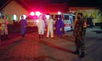 Evakuasi salah satu dari 6 pasien positif di jalan Mastrib (Dok Tog)