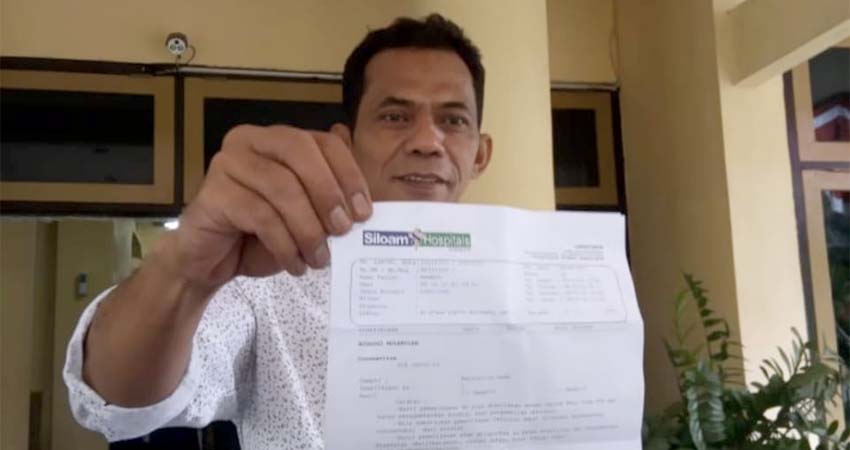 Mahmudi, Anggota Komisi A DPRD Bangkalan saat menunjukkan hasil tes swab/PCR Miliknya