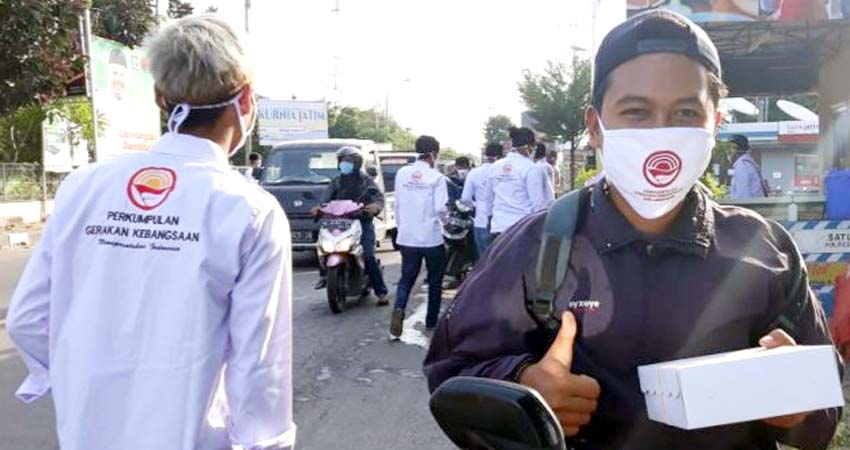 PGK Lamongan Baksos Bagikan Masker, Hand Sanitizer dan Paket Buka Puasa ke Warga Pantura