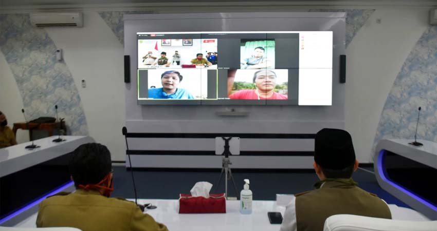 Video conference Bupati Trenggalek bersama perantau asal Trenggalek yang menunda mudik. (ist)