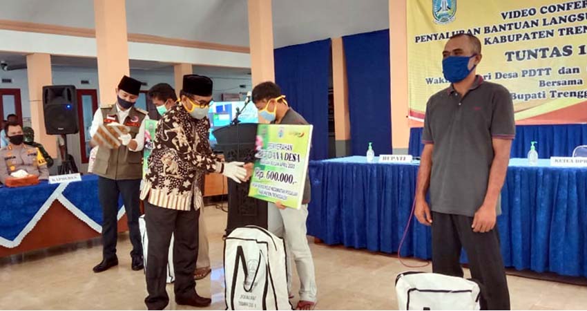 Tuntas 100 %, Trenggalek Jadi Kabupaten Pertama Penyaluran BLT DD Tahap Pertama