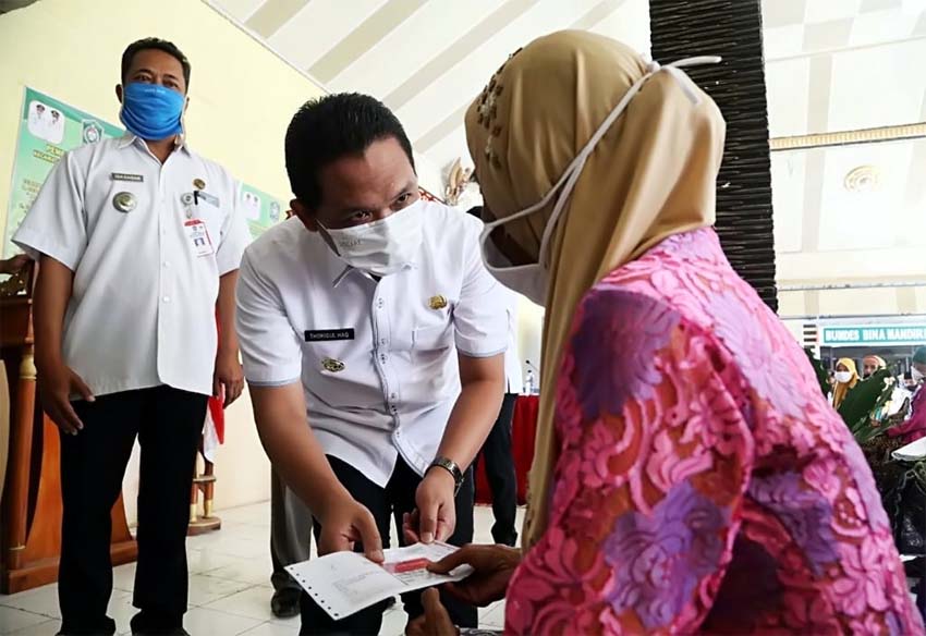 Bupati Lumajang Inggatkan Kades Terkait Bantuan Sosial Covid-19