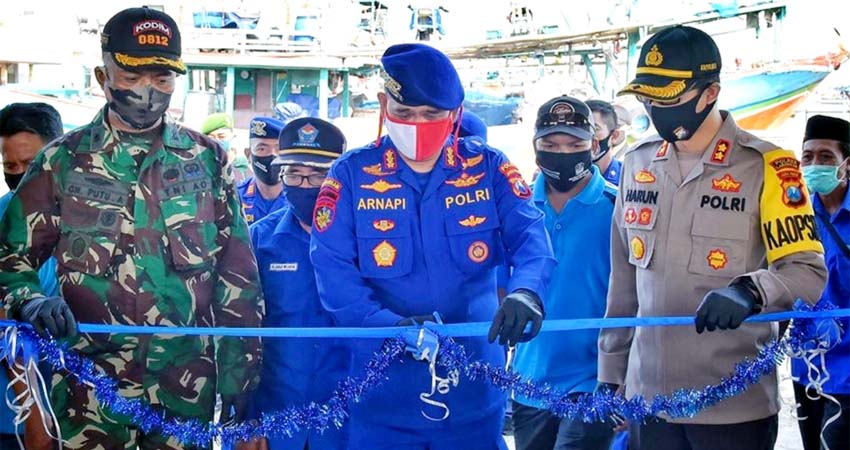 Direktur Polairud Polda Jatim Resmikan Kampung Nelayan Tangguh Semeru Pelabuhan TPI Brondong