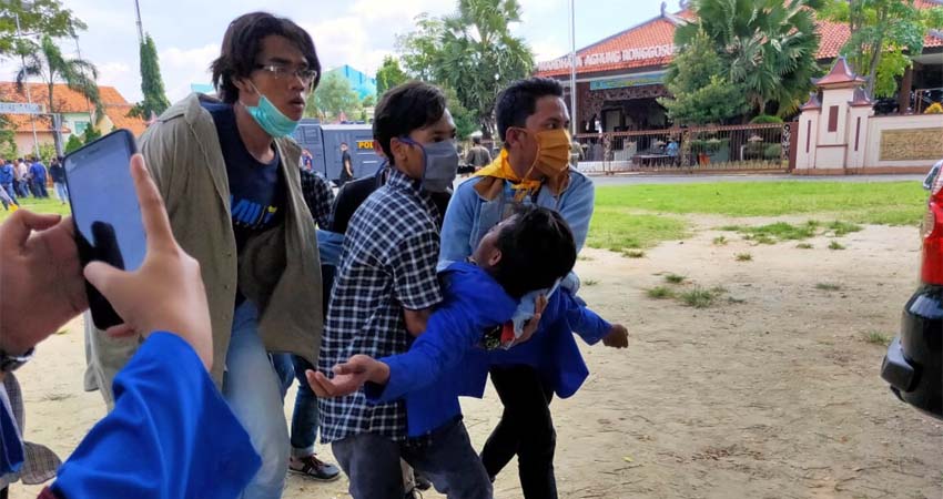 PMII Demo Tuntut Tutup Galian C, Ricuh di Pagar Pendopo Bupati Pamekasan