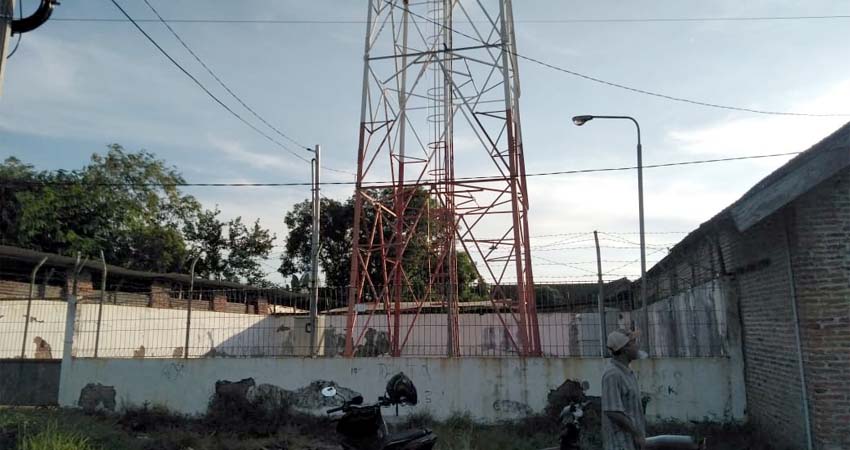 Tower milik PT. DayaMitra Telekomunikasi yang berada di Desa Medalem, Tulangan (gus)