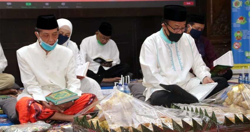 Pemkab Lamongan Gelar Khotmil Qur'an Tadfa'ul Bala' Menuju New Normal