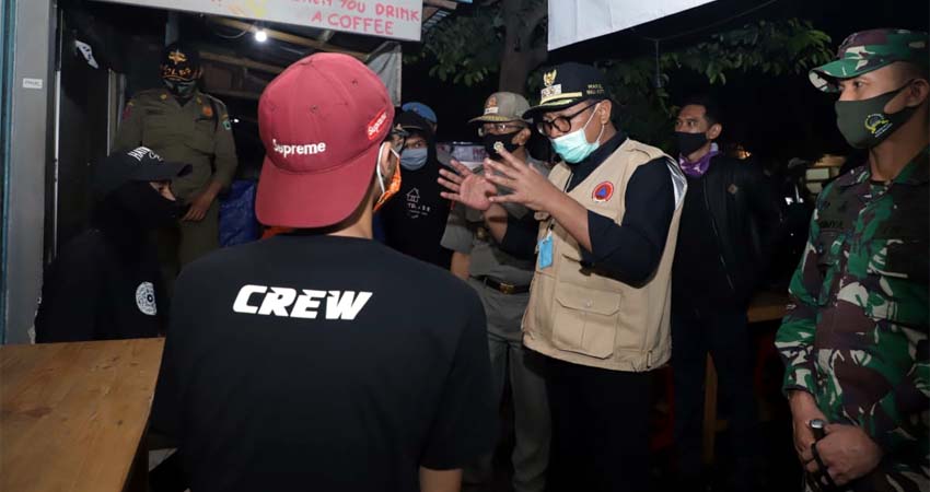 Wawalikota Malang Sisir Kafe, Temukan Bebas Jarak dan Tanpa Masker