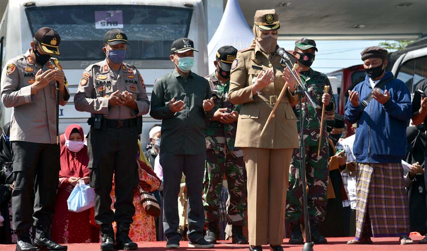 Bupati Jember Lepas Pemberangkatan Santri Nurul Jadid