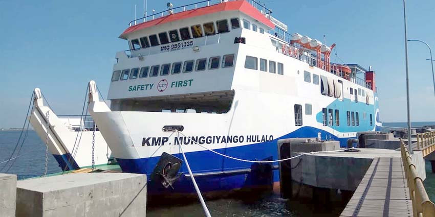 Bupati Situbondo Lepas Pelayaran Perdana KMP Munggiyango Hulalo
