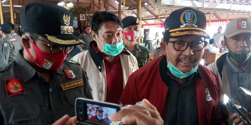 Ketua Perbakin Jatim Mayjen TNI (Purn) Istu Hari Subagio bersama Bupati Bangkalan, R Abdul Latif Amin Imron