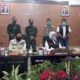 Gubernur Jatim Dra Hj Khofifah Indar Parawansa MSi dalam rapat percepatan penanganan Cobid 19 di Bakorwil Malang. (gie)