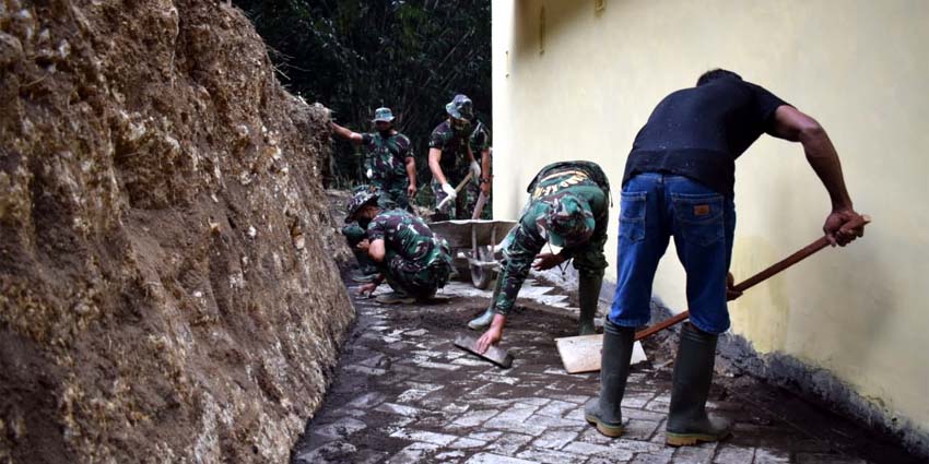 Pembersihan Bekas Pengerjaan Mulai Dilakukan