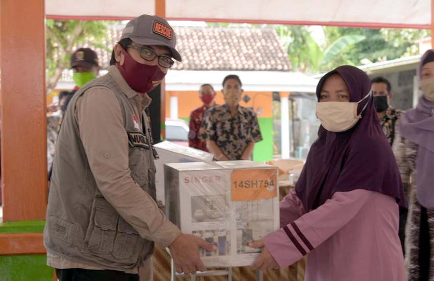 Pemkab Jember Beri Stimulan untuk Perempuan Rentan