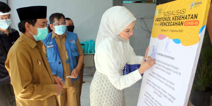 SOSIALISASI - Kementerian Kesehatan (Kemenkes) RI bersama anggota Komisi IX DPR RI menggelar sosialisasi pencegahan Covid-19 di Pondok Pesantren An-Nafi'iyah, Desa Kenongo, Kecamatan Tulangan, Sidoarjo, Senin (10/08/2020)