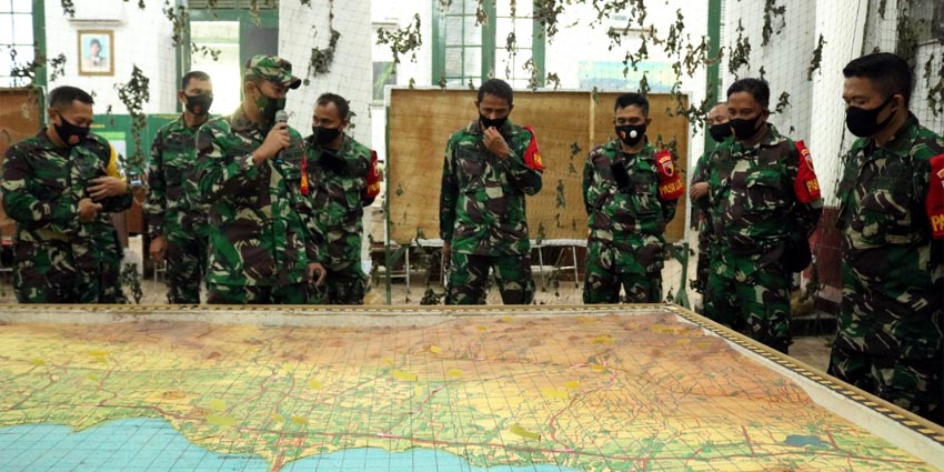 Bertindak sebagai pelaku latihan, Dandim 0820/Probolinggo, Letkol Inf Imam Wibowo S.E., M.I.Pol beserta perwira stafnya dan dikendalikan oleh Korem 093/BDJ sebagai Komando Geladi