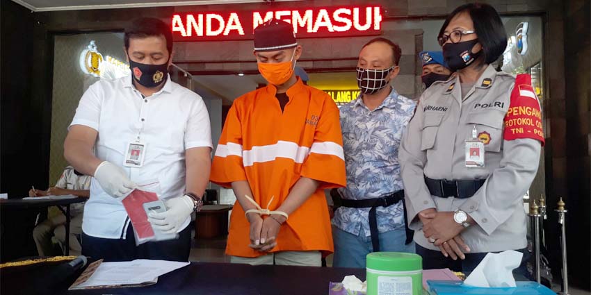 Tersangka Septian Dwi Cahyono dirilis di Polresta Malang Kota . (gie)