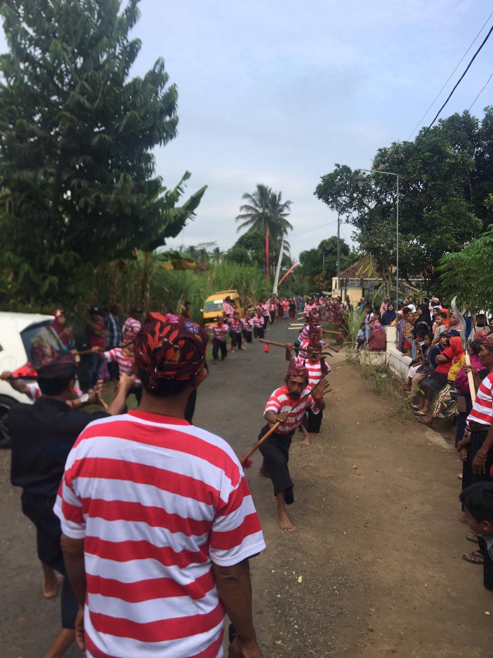 Atraksi Seni Tradisional Sakerah (dokumentasi sebelum Pandemi Covid-19).