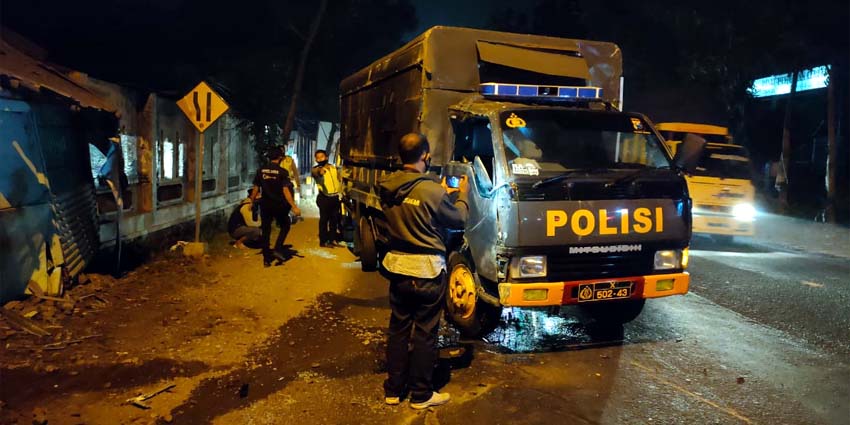 Mobil polisi yang mengalami Laka beruntun di depan PT Boss Image Nusantara Desa Jubung, Kecamatan Sukorambi, Kamis (6/8/2020) dini hari