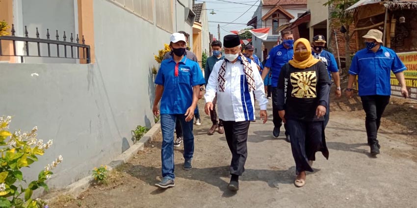 Bupati Malang HM Sanusi MM beserta Jajarannya saat melakukan kunjungan Kampung Tangguh Semeru di Kecamatan Pakisaji Kabupaten Malang