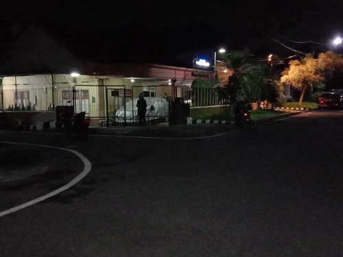 Di depan rumah inilah korban mencoba mengakhiri hidup. (ist)