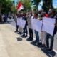 DEMO: Massa MPR melakukan aksi demonstrasi di depan Kantor Kejari Sumenep, Kamis (24/9).