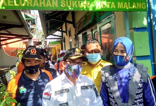 HIDUP BERSIH: Wali Kota Malang, Sutiaji, saat memberikan keterangan disela pelaksanaan World Cleanup Day.