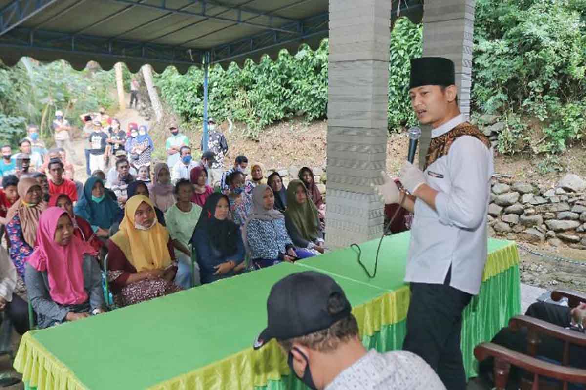 Cabup Arifin saat berkunjung ke Desa Sugihan Kecamatan Kampak - Canangkan Program 5000 Wirausaha Perempuan