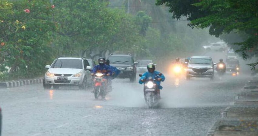 Curah hujan tinggi dampak fenomena La Nina yang terjadi di Samudra Pasifik.