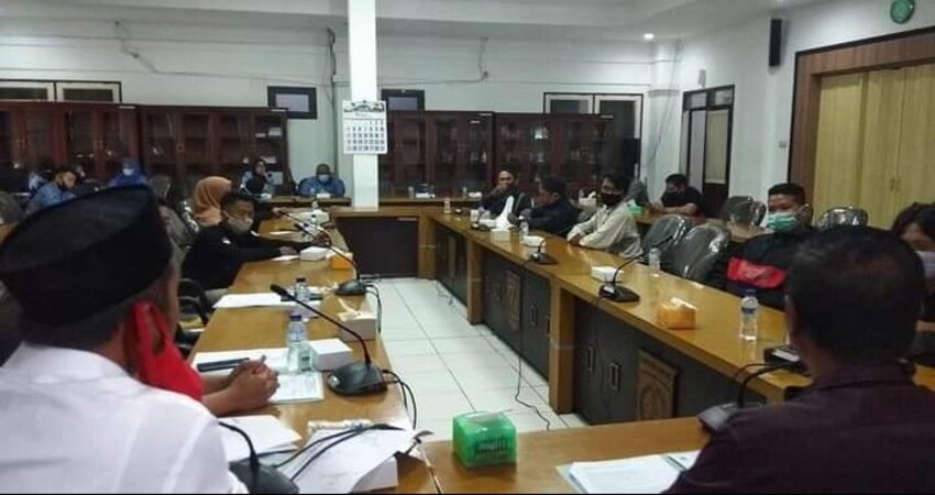 Audiensi Aliansi Peduli Kabupaten Malang dengan DPRD tolak Omnibus Law.