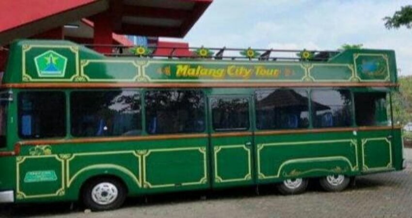 Salah satu bus wisata Malang City Tour.