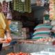 Rendahnya harga jual tomat dikeluhkan penjual di Pasar Baru Lumajang.