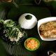 ANDALAN : Kuliner andalannya Kabupaten Trenggalek, ayam lodho lengkap dengan nasi putih dan urap sayur.