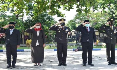 Bupati Lumajang bersama jajaran Forkopimda Kabupaten Lumajang saat menggelar peringatan Hari Pahlawan di Taman Makam Pahlawan (TMP) Kusuma Bangsa.