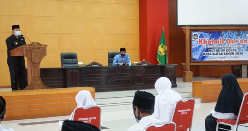 Acara Khotmil Quran dan pemberian santunan kepada anak yatim dalam rangka HUT Korpri ke-49 Kota Blitar.