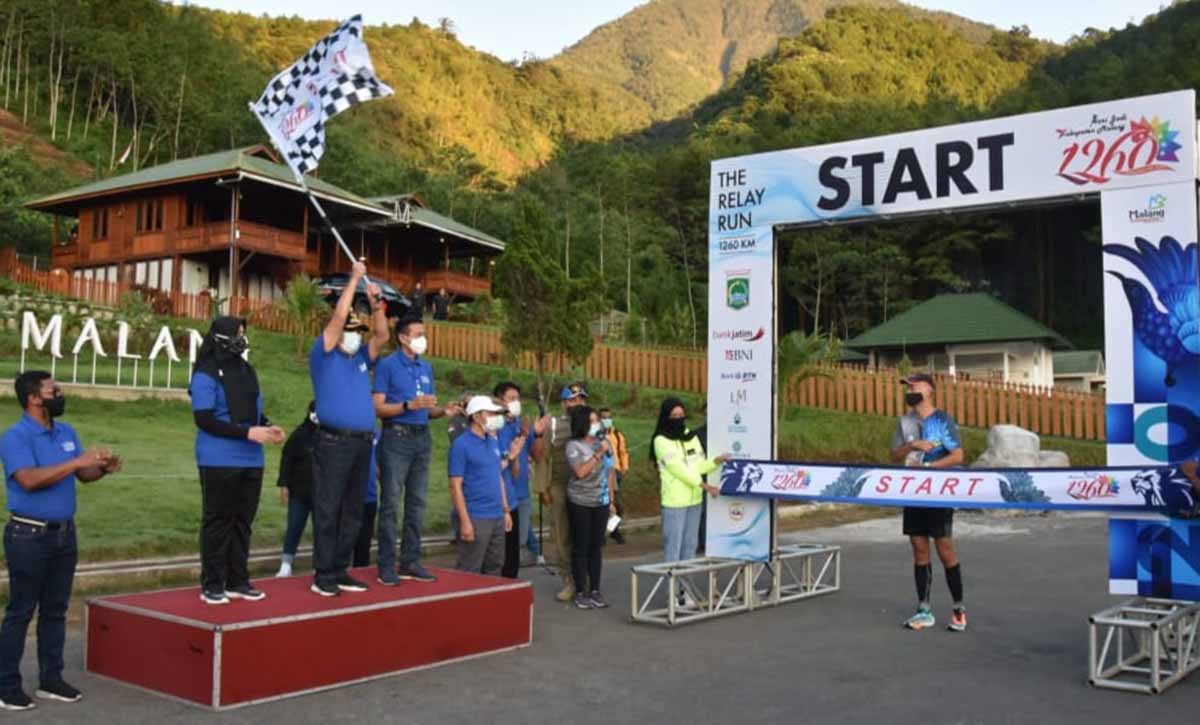 Pjs Bupati Malang Lepas The Relay Run 1260