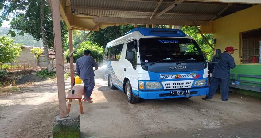 Penerapan protokol kesehatan di lokasi wisata Pantai Mutiara Kecamatan Watulimo Kabupaten Trenggalek.