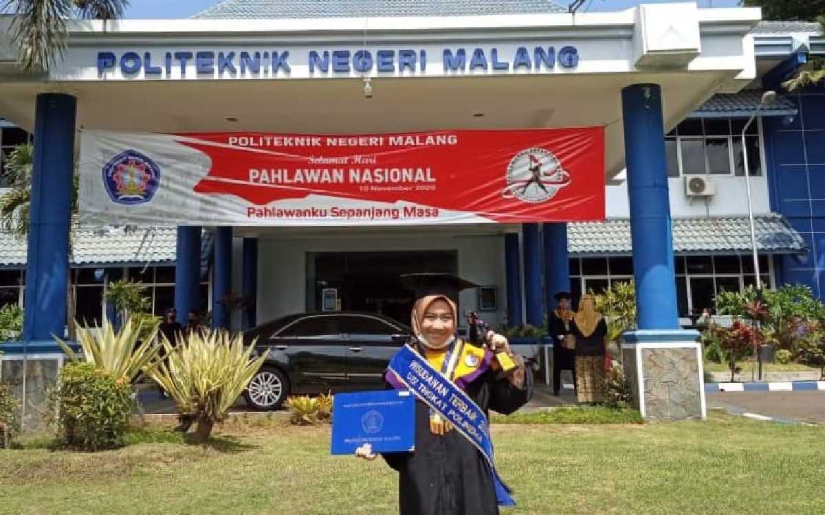 Putri Seorang Montir di Lumajang Jadi Lulusan Terbaik Polinema