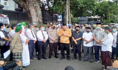 Ketua DPRD Kota Malang, I Made Rian Diana dukung penuh aksi damai bela Islam dengan lebih mencintai produk dalam negeri.