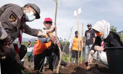 Wabup Bersama Pramuka dan PMI Tanam Seribu Pohon - Penghijauan Glagaharum