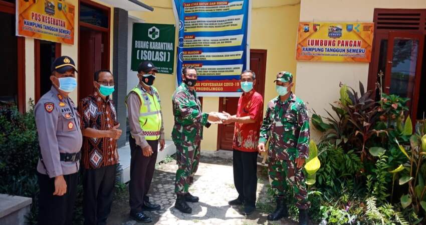 Kegiatan pembagian Sembako dilakukan di Pendopo Desa Pendil Kecamatan Banyuanyar Kabupaten Probolinggo