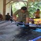 Proses produksi batik ciprat.