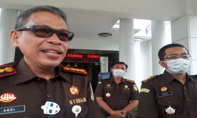Kepala Kejaksaan Negeri Kota Malang Andi Darmawangsa SH MH dan Kasi Pidsus Dini Kriesmiardi SH MH. (gie)