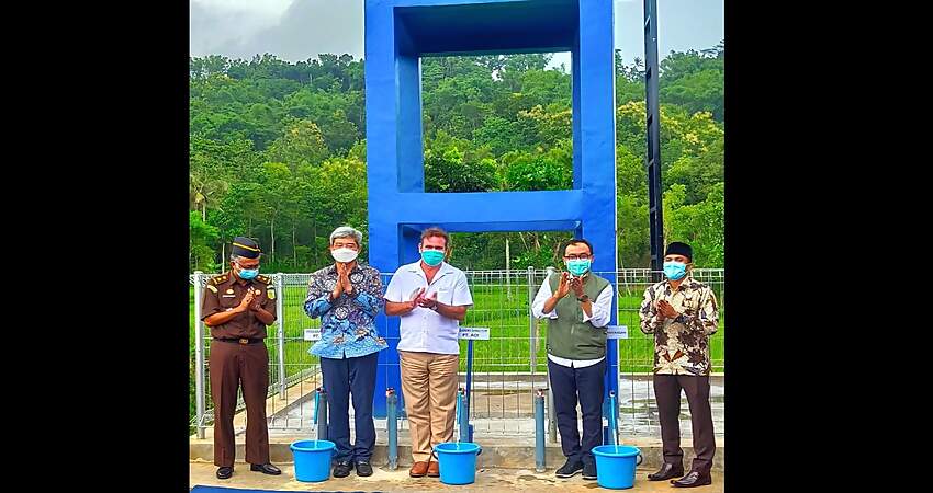 Bupati Badrut Tamam Resmikan Program CSR di Desa Pamoroh Pamekasan