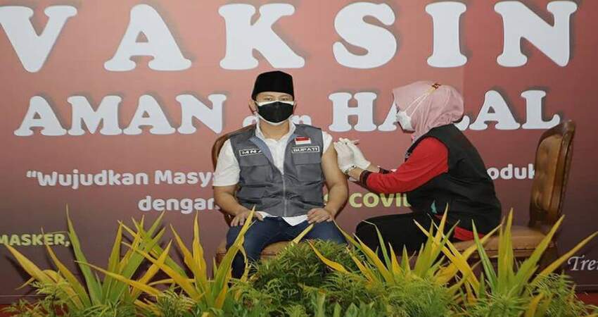 Bupati Trenggalek Terima Vaksin Covid-19 Tahap Kedua