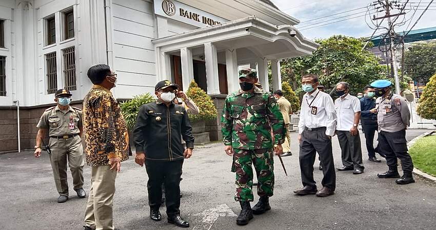 Sidak Perkantoran dan Rumah Makan, Wali Kota Sutiaji Temukan Pelanggaran