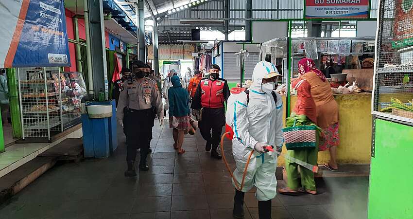 Tiga Pasar di Kota Malang Disemprot Disinfektan