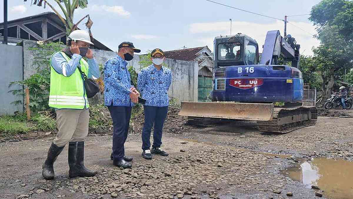 Bupati Arifin Minta Dinas PUPR Pantau Perbaikan Jalan Karangan-Nglongsor